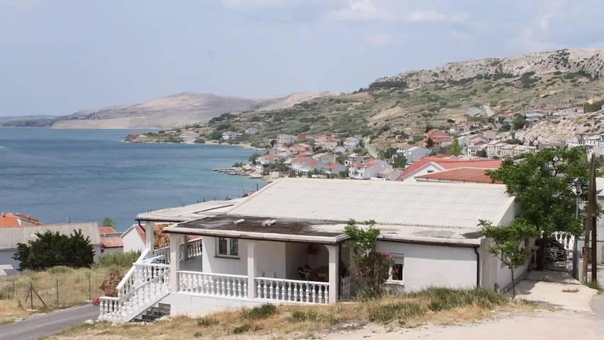 Gîte pour 6 personnes, avec terrasse dans Pag