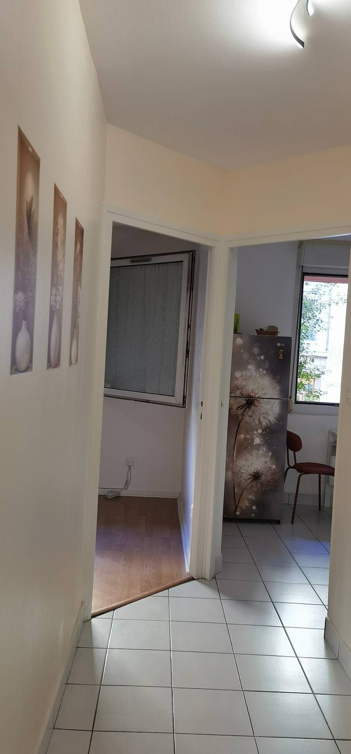 Appartement entier, Appartement "Oasis T3" avec terrasse partagée, jardin privé et Wi-Fi in Villeurbanne, Lyon et ses environs