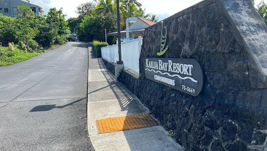 Vacation rental for 4 people, with terrace and hot tub as well as pool in Kailua-Kona