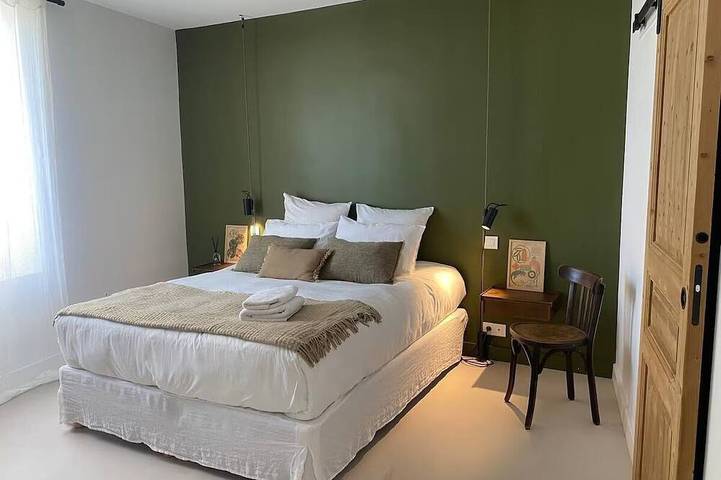 Location de vacances pour 12 personnes, avec terrasse ainsi que jacuzzi et jardin à Gigondas - 3