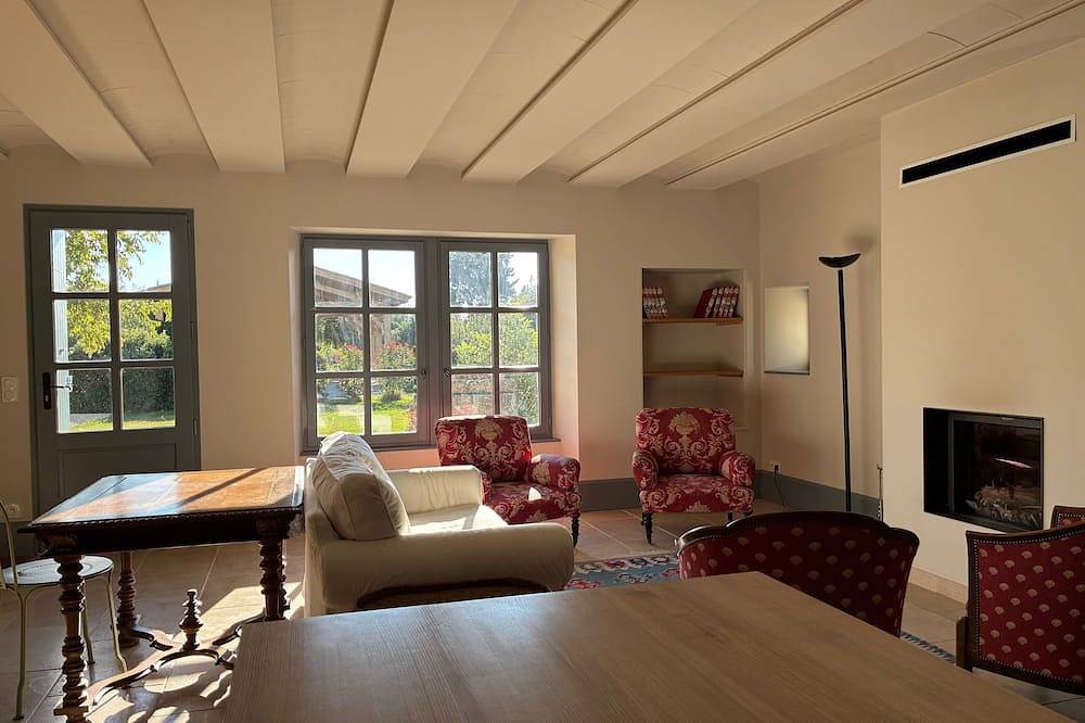 Drôme Provençale Detached house in 18th century property, tennis access in Pierrelatte, Nyons region