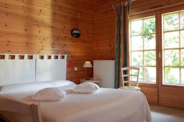 Hôtel pour 3 personnes, avec balcon ainsi que vue et jardin à Marconne