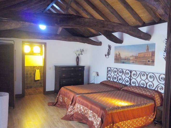 Casa rural para 19 personas, con vistas además de jardín y piscina en Villarrubia de Santiago