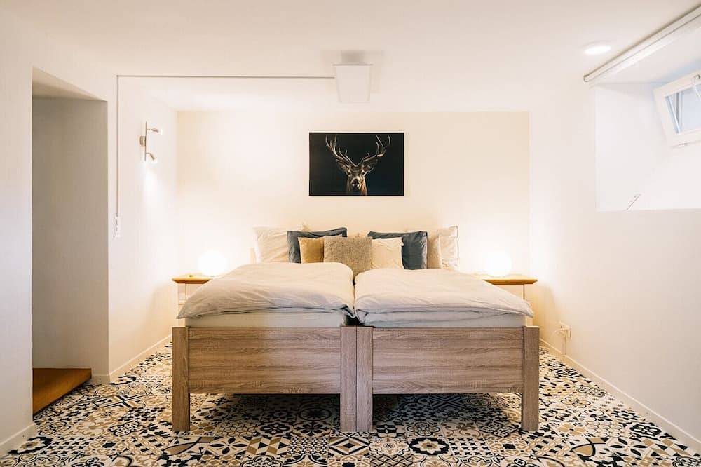 Geheel appartement, Urban Studio directly at Spiez train station in Spiez, Meer van Thun