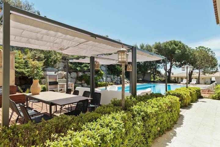 Casa rural para 12 personas, con Balcón y Terraza además de Jardín y Piscina en San Fausto de Campcentellas