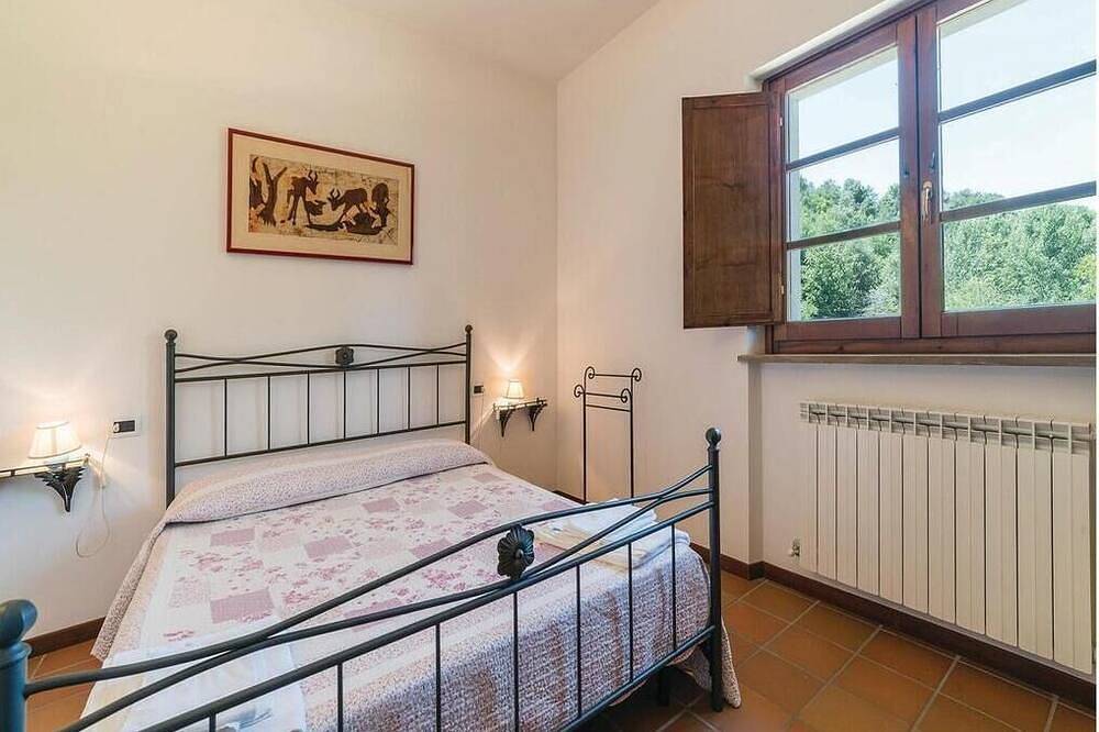 Villa Anna in Bettona, Perugia, with Swimming Pool and Tennis Court in Bettona, Perugia Province