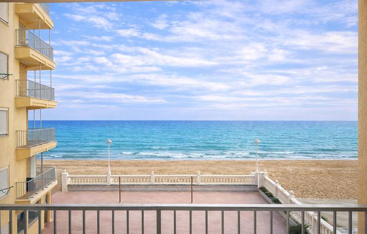 Ferienwohnung für 5 Personen, mit Ausblick und Terrasse sowie Pool in Valencia - 4