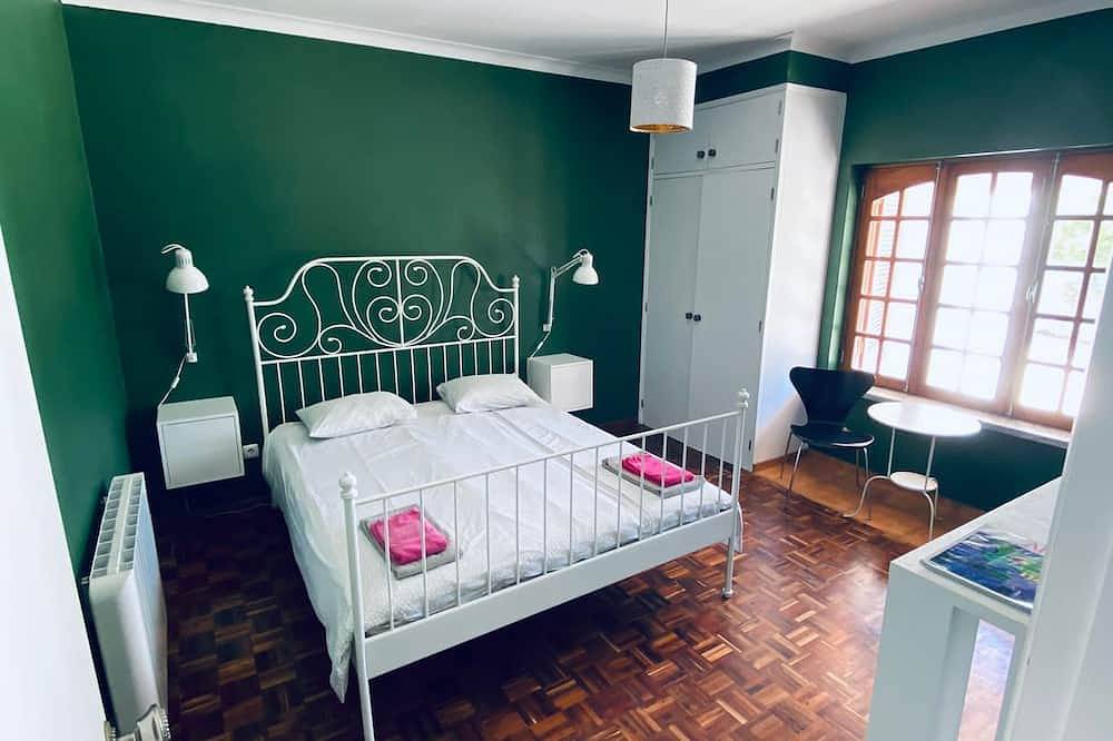 Einzigartige Villa in der Nähe des Ozeans • großzügiger Poolbereich in Arrifana, Aljezur