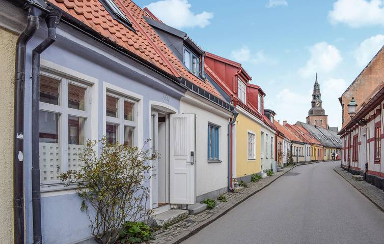Vacation rental for 5 people, with terrace and yard, kid friendly in Ystad