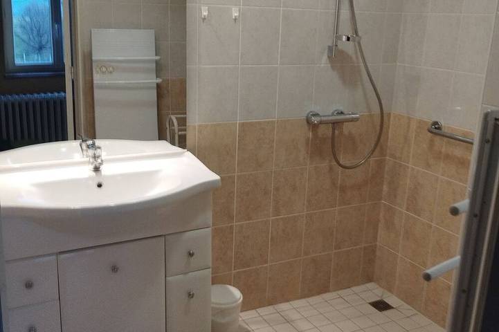 Gîte pour 15 personnes, avec jardin à Coutouvre - 2