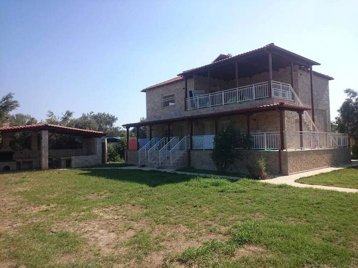 Gîte pour 8 personnes, avec terrasse dans Portes