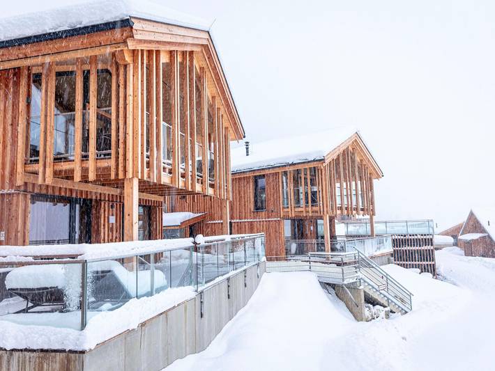 Chalet für 10 Personen, mit Balkon und Terrasse sowie Pool und Sauna in Haus