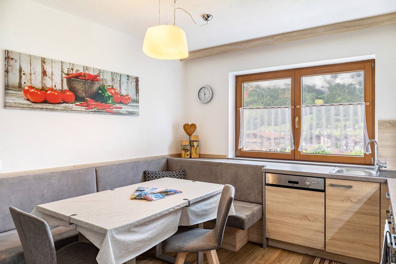 Ganze Wohnung, Apartment Viktoria – Bergblick, Terrasse und barrierefreier Komfort in Tuxer Alpen, Ried im Zillertal