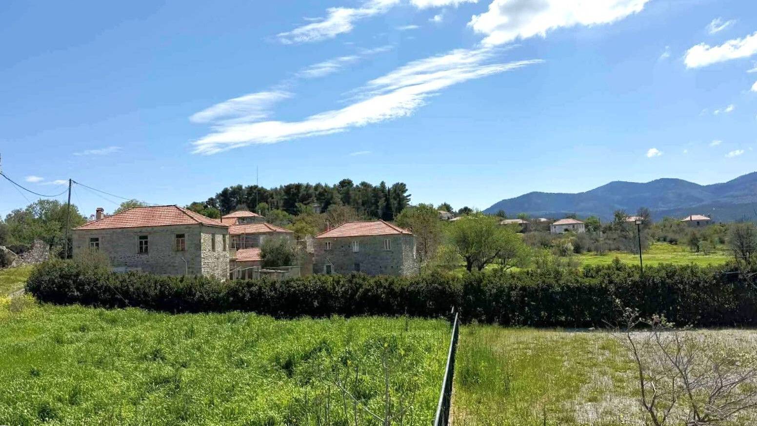 Landhaus 'Fokianos Gate' mit Bergblick, privater Terrasse und Wlan in Kynouria