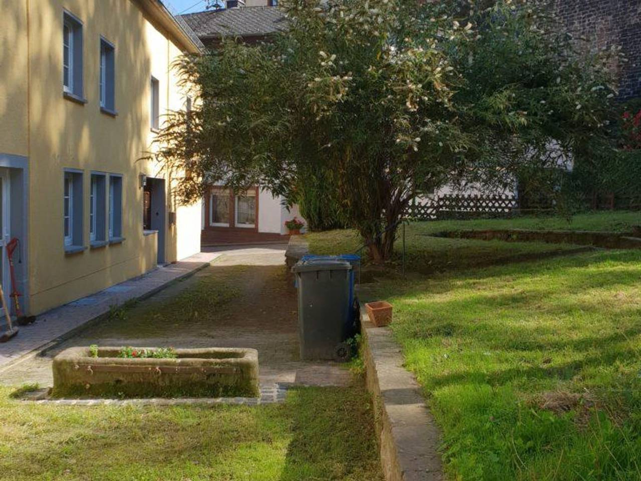 Ganze Ferienwohnung, Ferienhaus mit Schlossblick - 10-Personen Ferienhaus - Woche in Malberg, Eifelkreis Bitburg-Prüm