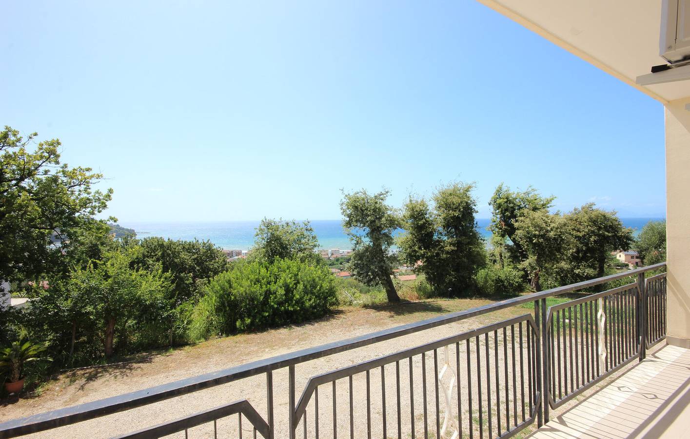 Appartement de vacances entier, Appartement confortable avec vue sur la mer, parking et cuisine - 700 m de la plage in Cilento