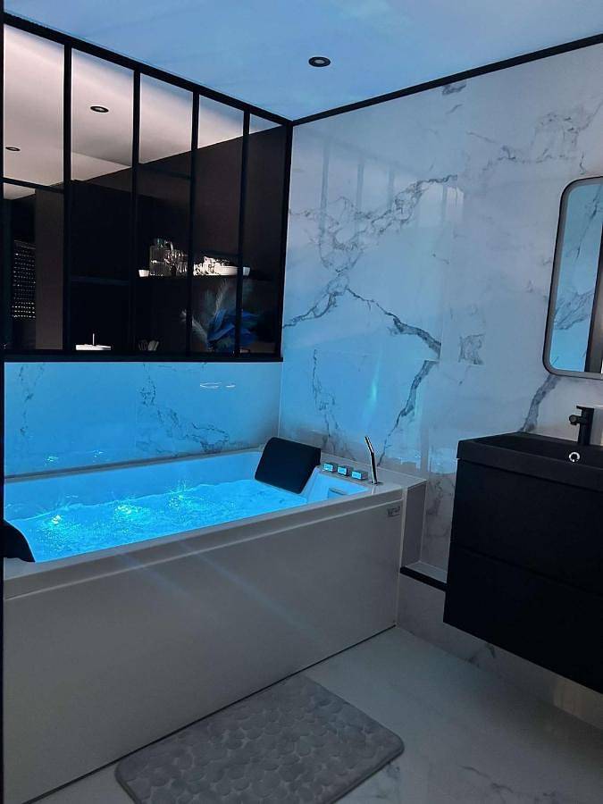 Appartement de vacances pour 2 personnes, avec jardin ainsi que jacuzzi et terrasse