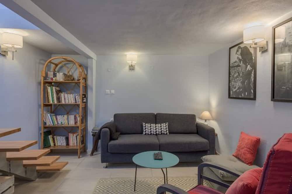 240m² Listed Art Deco Villa in Rhodes city center in Rhodos City, Rhodes