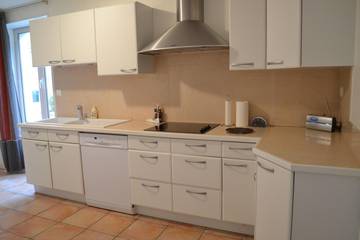 Gîte pour 4 personnes, avec terrasse ainsi que jardin et piscine à Saint-Cybardeaux