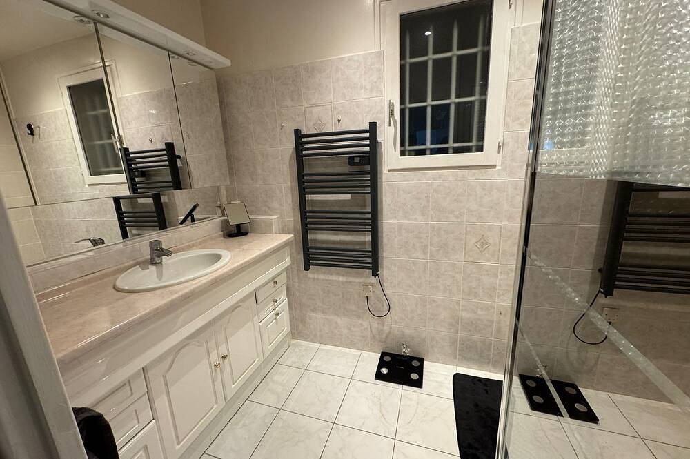 Villa 3 chambres avec piscine securisée in Rocbaron, Côte méditerranéenne (France)