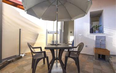 Location de vacances pour 4 personnes, avec terrasse et jardin, adapté aux familles à Isola delle Femmine