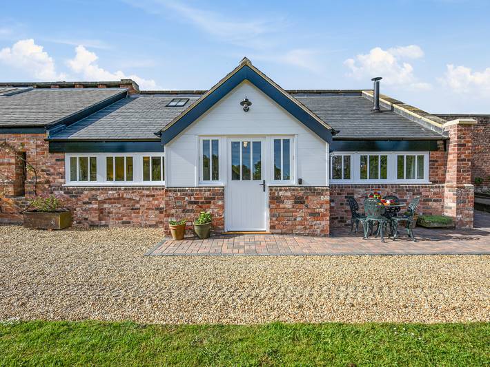 Log cabin for 3 people, with garden in Shrewsbury