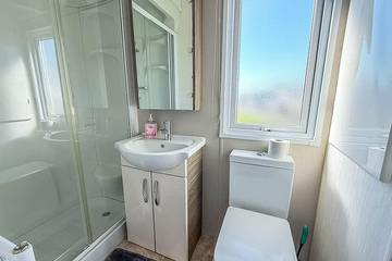 Bungalow for 6 People in St Osyth, Essex, Photo 4