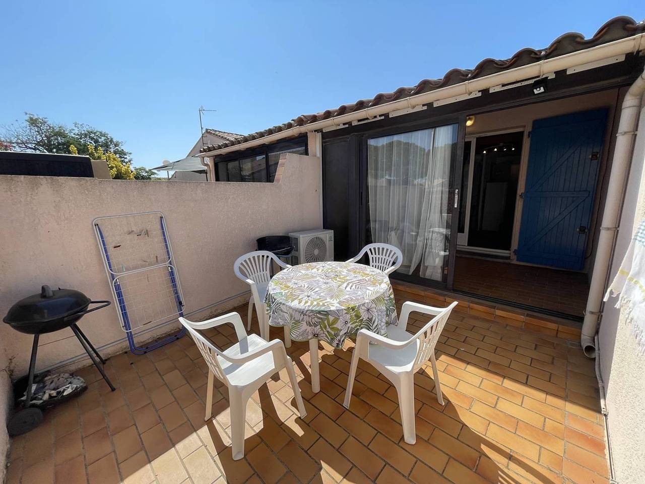 Pavillon climatisé avec mezzanine, 4 couchages, proche plage et commerces, parking privé, St-Cyprien in Saint-Cyprien-Plage, Saint-Cyprien