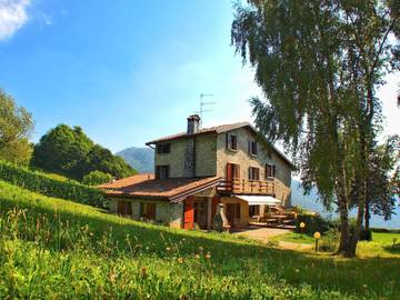 Gîte pour 8 personnes, avec vue et jardin à Zogno