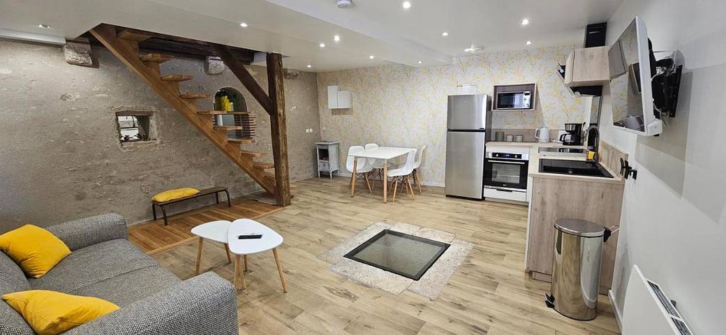 Location de vacances pour 4 personnes, avec Terrasse à Saint-Claude-de-Diray