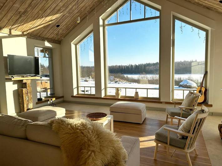 Ferienhaus für 18 Personen, mit Balkon und Whirlpool sowie Terrasse und Garten in Litauen