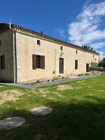 Location de vacances pour 10 personnes, avec jacuzzi ainsi que jardin et terrasse à Saint-Astier