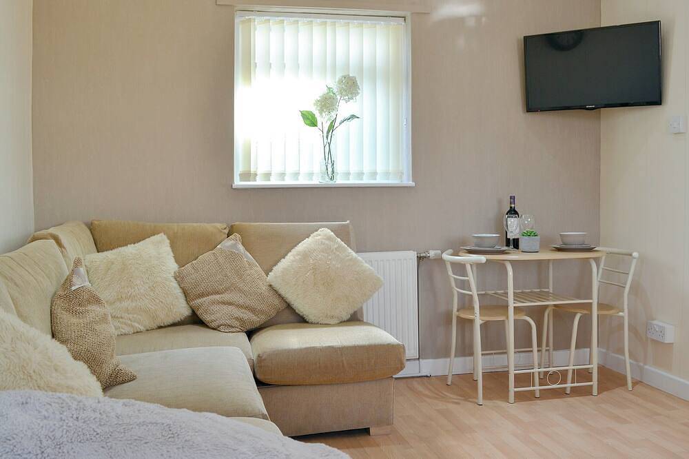 1 bedroom accommodation in Towyn, near Rhyl in Towyn, Conwy region
