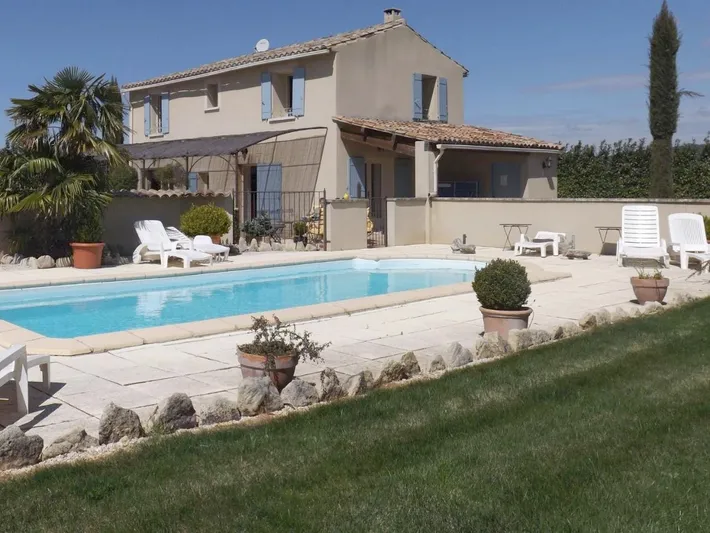 Casa de vacaciones para 10 personas, con vistas además de piscina y jardín - 1
