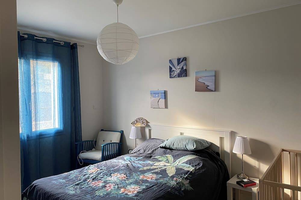 Villa in Provence Occitane, private fenced pool, enclosed garden, air conditioning in Saint-Nazaire (Nimes), Nimes region