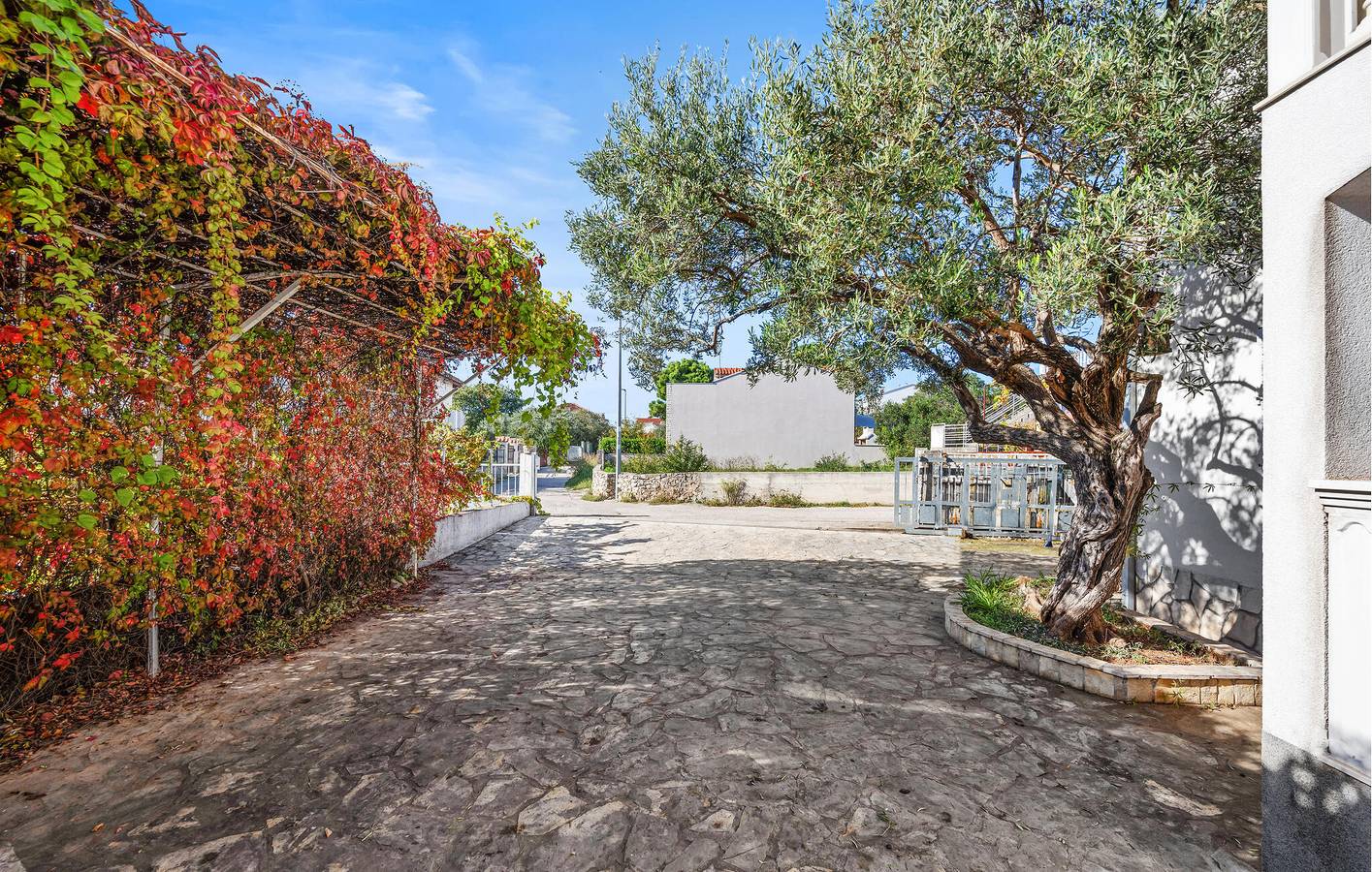 Appartement de vacances entier, Appartement vue mer avec Wifi, AC, Parking et Terrasse - 2km de la plage in Rogoznica, Šibenik-Knin