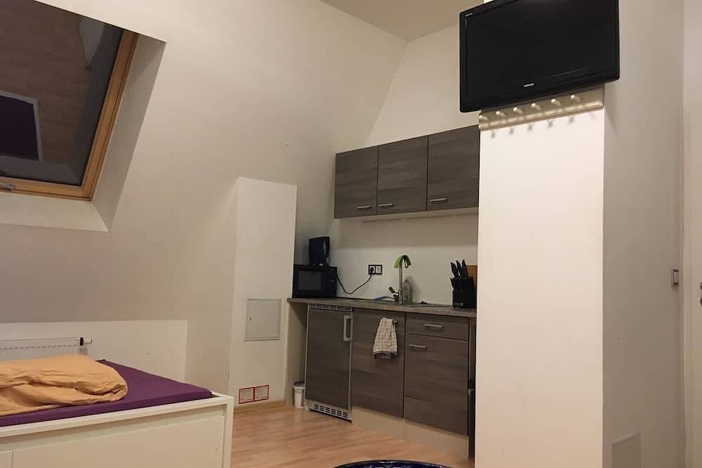 Ganze Wohnung, Central Flat With Kitchen (13 Min. To City Center) in Berlin Rummelsburg, Berlin
