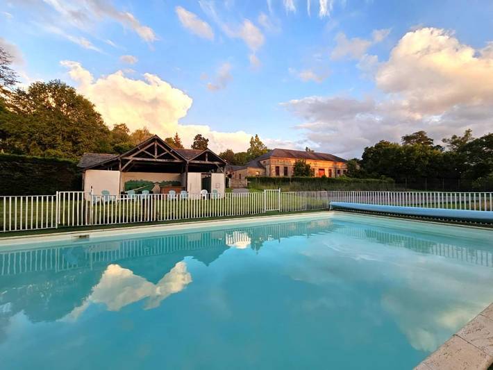 Chambre d’hôte pour 2 personnes, avec Terrasse et Jardin ainsi que Piscine et Vue dans Mayenne - 4