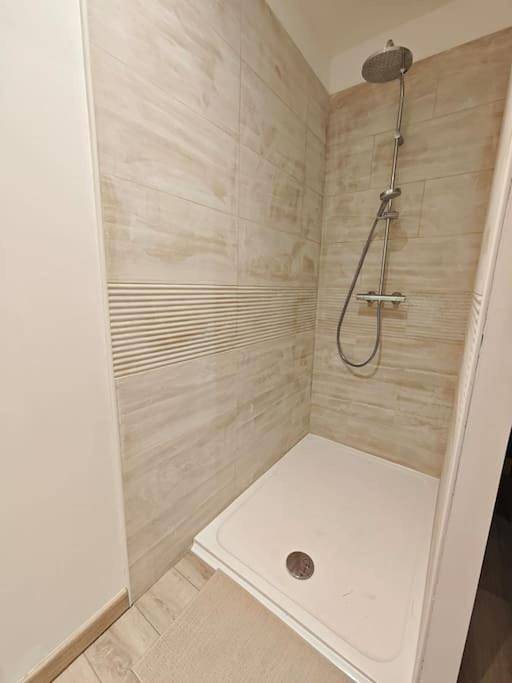 Appartement entier, La suite Gaming - Suite 8 personnes in Rethel, Ardennes