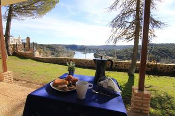 Casa rural para 12 personas, con jardín además de vistas y vistas al lago en Provincia de Albacete