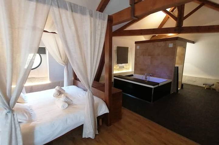 Très Grand Loft Sous Les Toits - Château La Vidalle in Vendres, Mediterranean Coast (France)