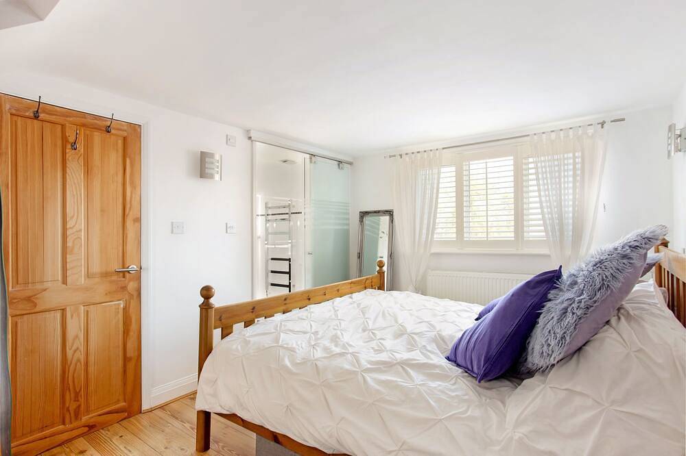 Exceptional 5 Bed House in London Borough of Kingston in Kingston upon Thames, London