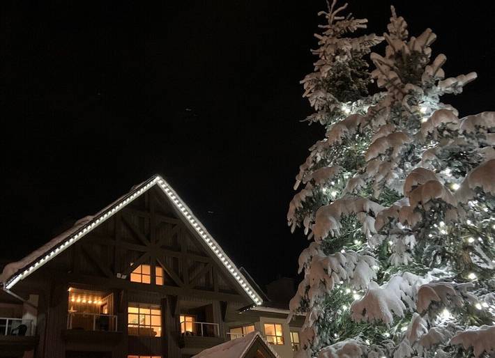 Glamping for 5 people, with balcony and hot tub as well as pool in Whistler