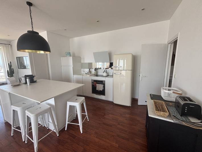 Gîte pour 4 personnes, avec jardin ainsi que piscine et vue sur l’océan, adapté aux familles dans Plage Tresmeur - 4