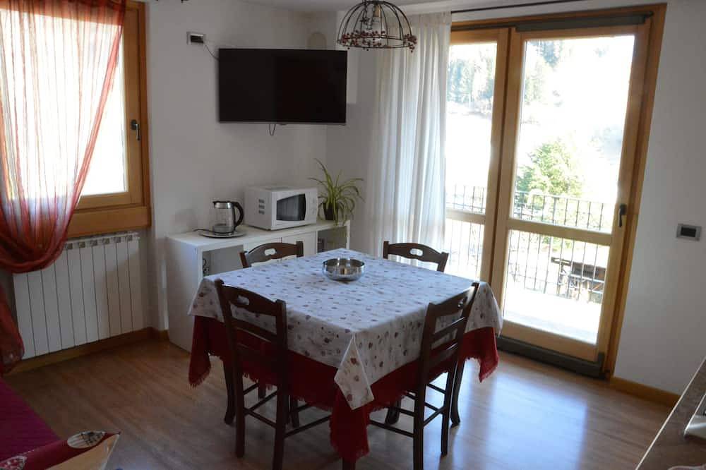 Appartamenti Flora Alpina- Genziana con vista mozzafiato e balcone in Temù (Borgo), Temù