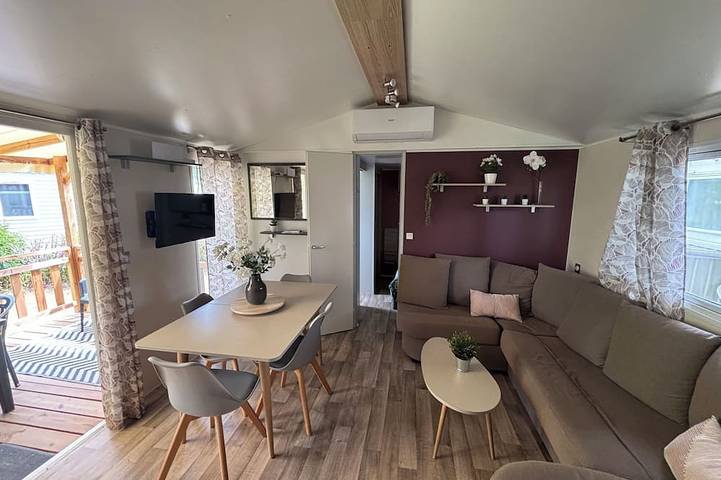 Ferienhaus für 8 Personen, mit Terrasse und Pool sowie Garten und Whirlpool - 1