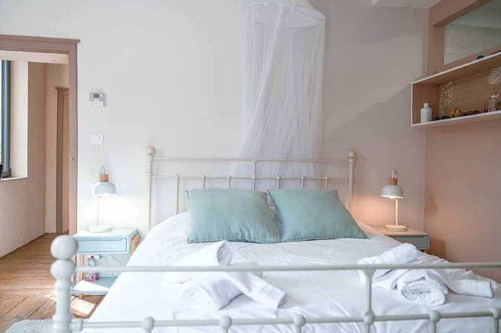 Gîte pour 14 personnes, avec terrasse et jardin à Brens - 4