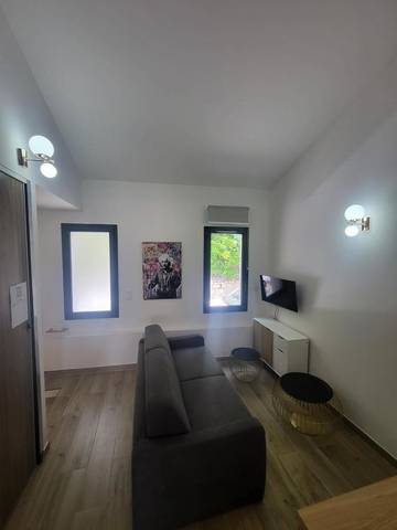 Location de vacances pour 6 personnes, avec vue et terrasse à Puget-Ville