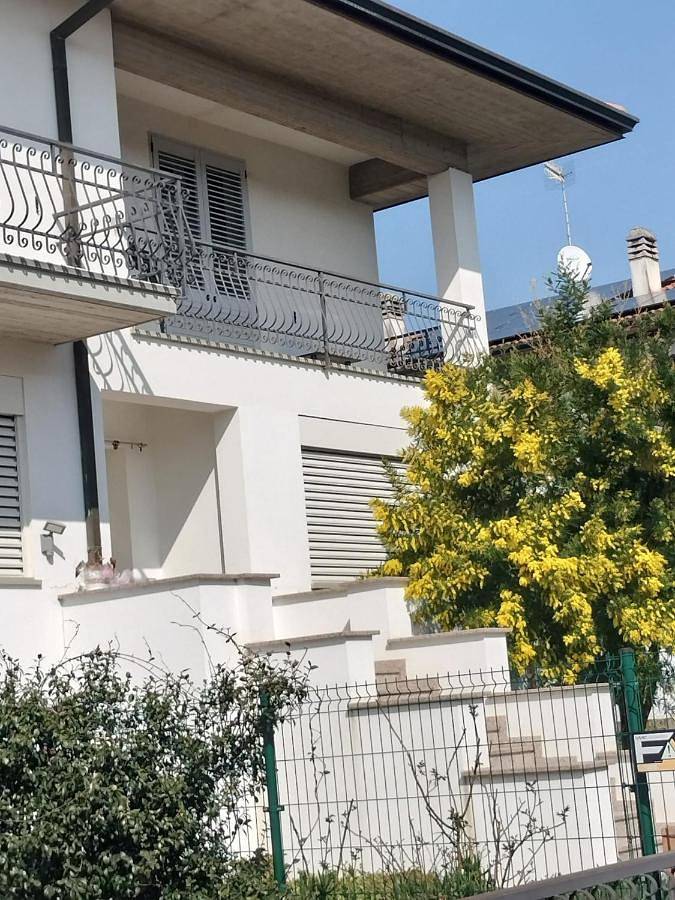 Location de vacances pour 2 personnes, avec jardin et vue, animaux acceptés à Imola - 3