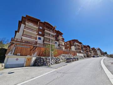 Gîte pour 4 personnes, avec piscine et terrasse à Péone